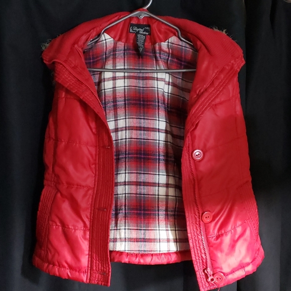 Red Vest - Picture 4 of 4